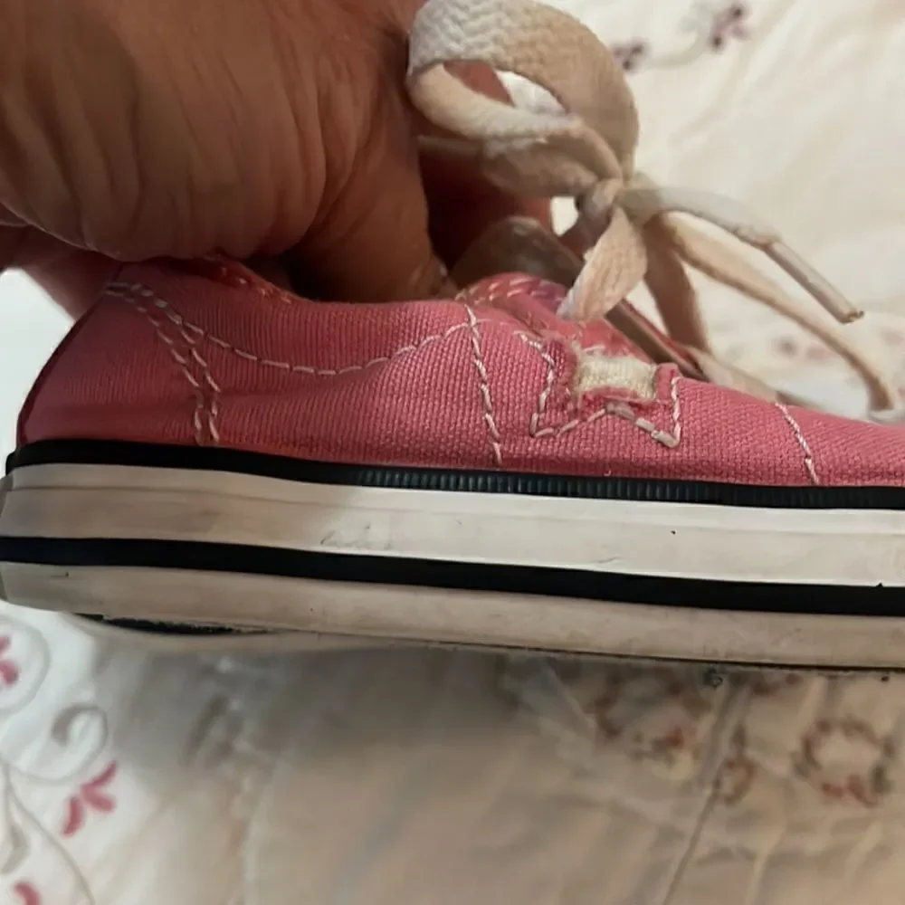 Converse tennis shoes